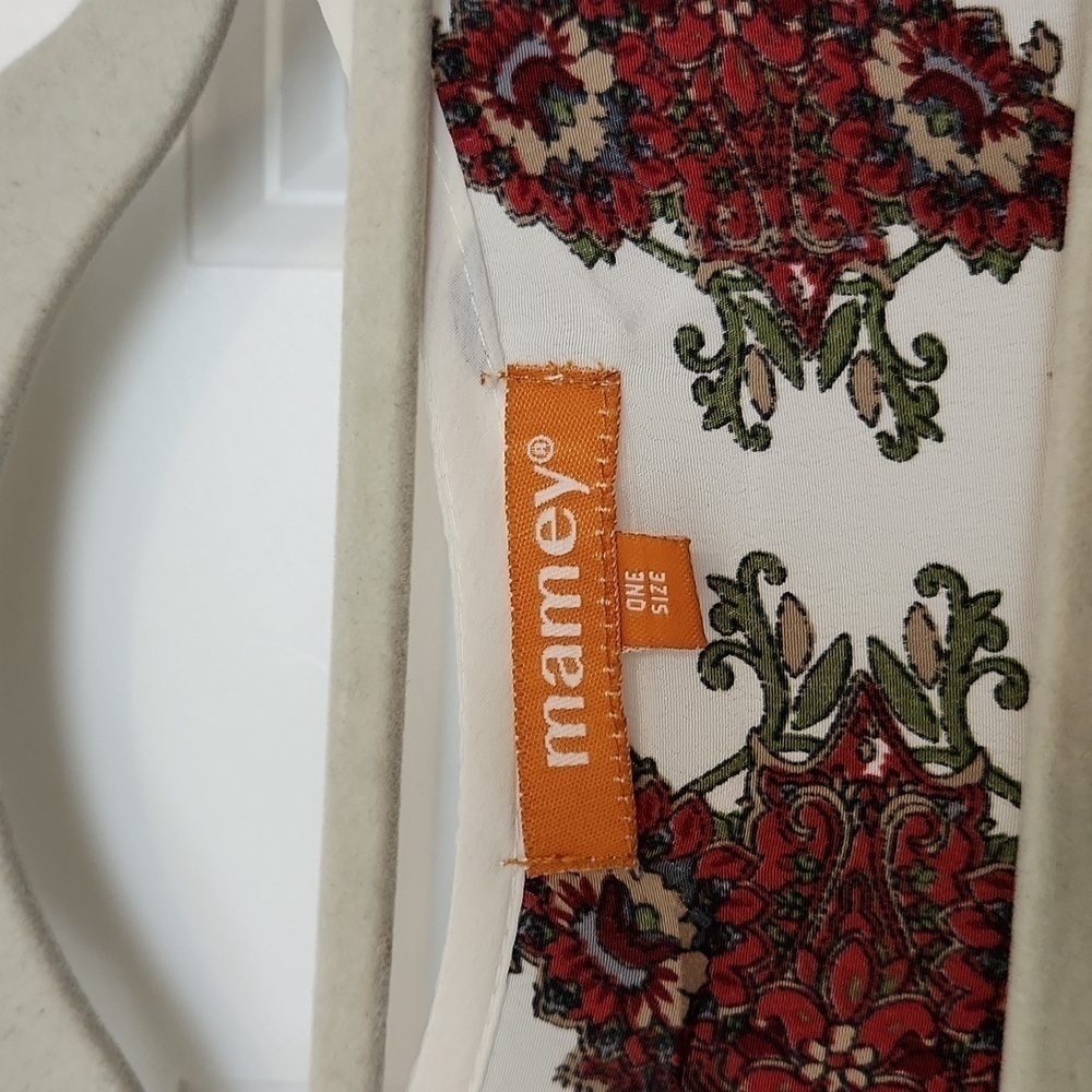 Clothing bundles 4 for 15 Beach cover up ALL CLOTHING. 4 FOR $15!!! - Picture 3 of 8